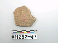 藏品(紅色夾砂方格印紋陶片)的圖片